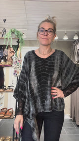Cofur Denmark Lombok Poncho Blouse grå tie-dye i vintage indisk sarisilke