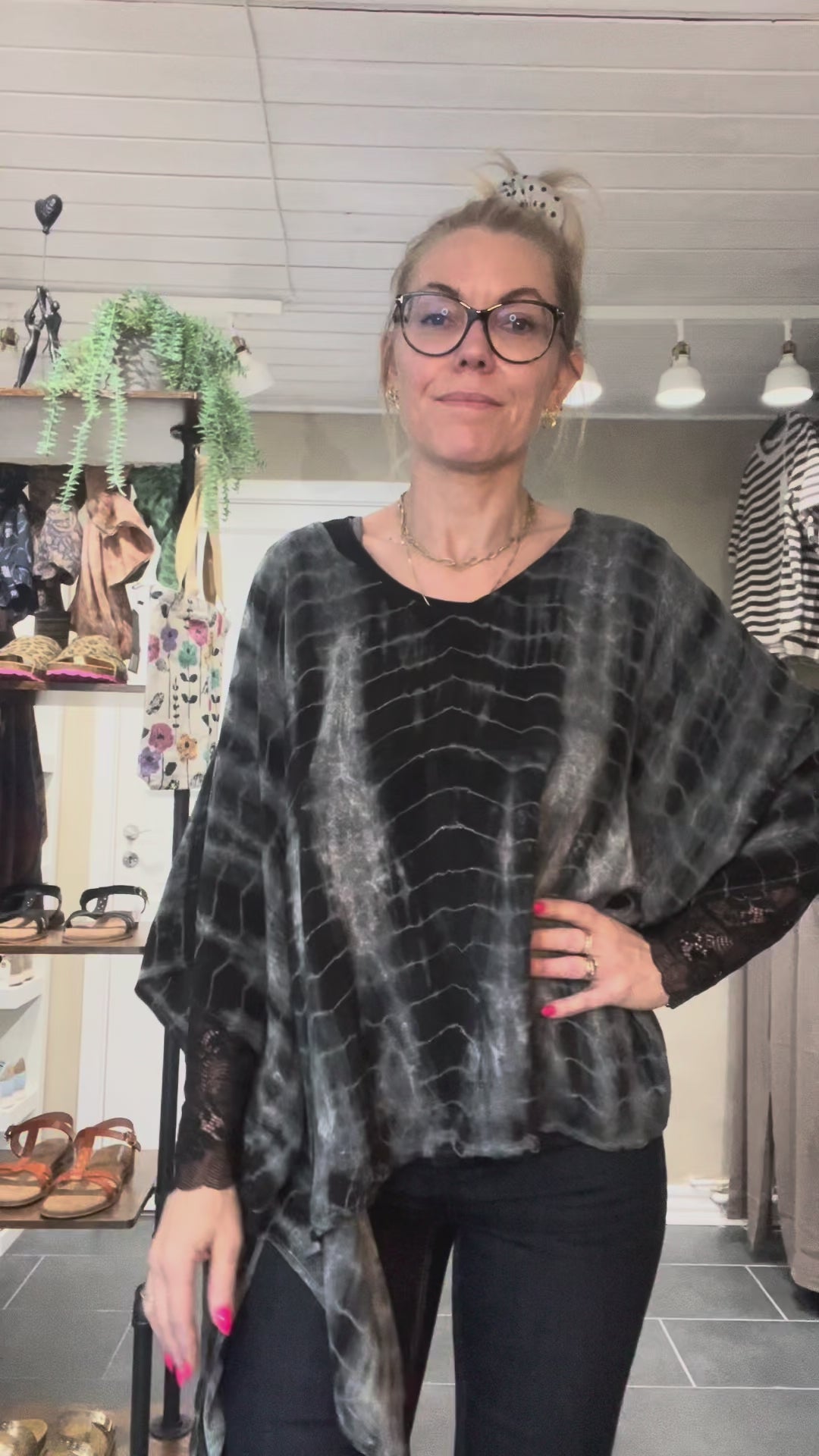 Cofur Denmark Lombok Poncho Blouse grå tie-dye i vintage indisk sarisilke