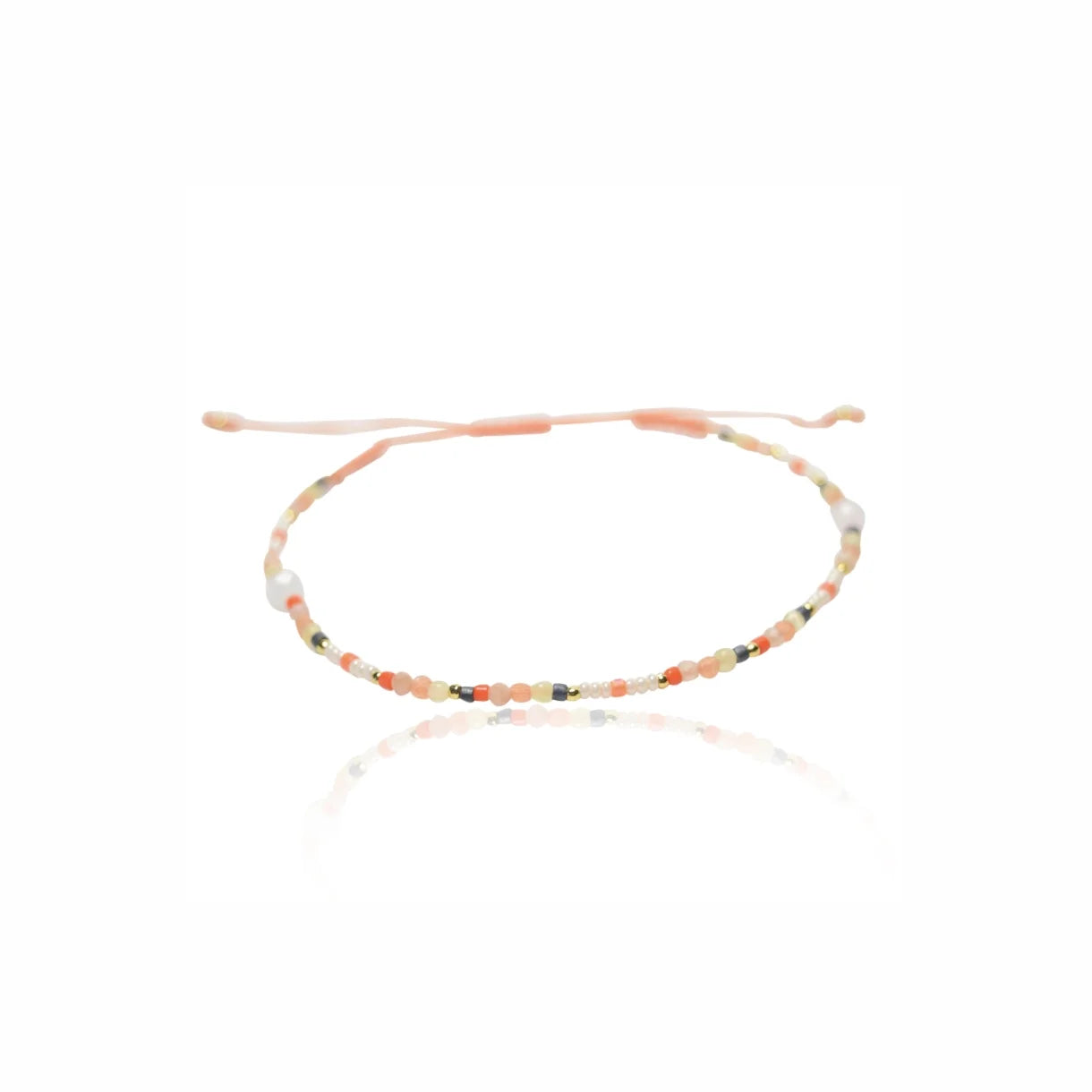 Du sagde:
Armbånd - Lilly light green fra Zefina Denmark
Du sagde:
armbånd lilly light green fra zefina denmark. Det kan godt være lidt besværligt selv at tage et armbånd på med en almindelig lås. Men på vores Lilly armbånd er låsen håndknyttet med bomuldsnor og er meget nemt at tage af og på, ved bare at hive i snorene.
Armbåndet har friske små lysegrønne sommerlige ædelsten, ferskvandsperler og indimellem små guld farvet perler.
 
Beskrivelse
Specifikationer:
Armbåndet er one size og kan justeres lige eft