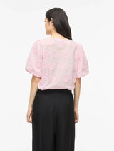 Feminin top i cherry blossom farve fra VILA